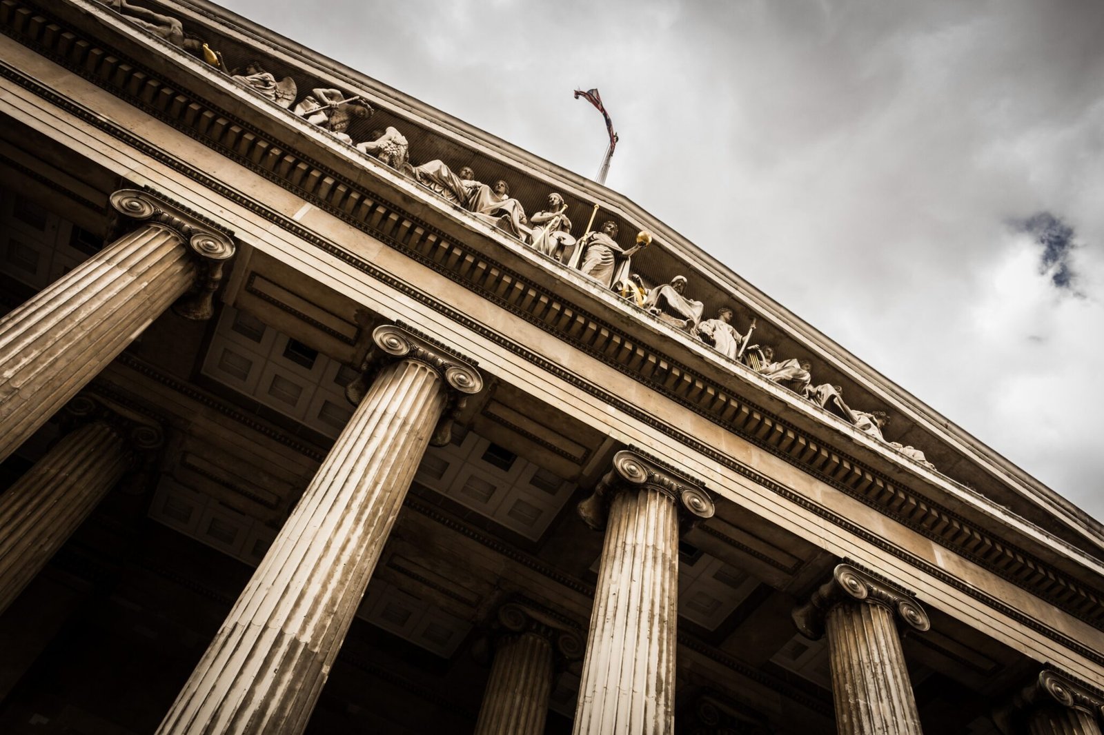 Palais de justice - Je jure, comme avocat, d’exercer mes fonctions avec dignité, conscience, indépendance, probité et humanité - Ad litem Avocats